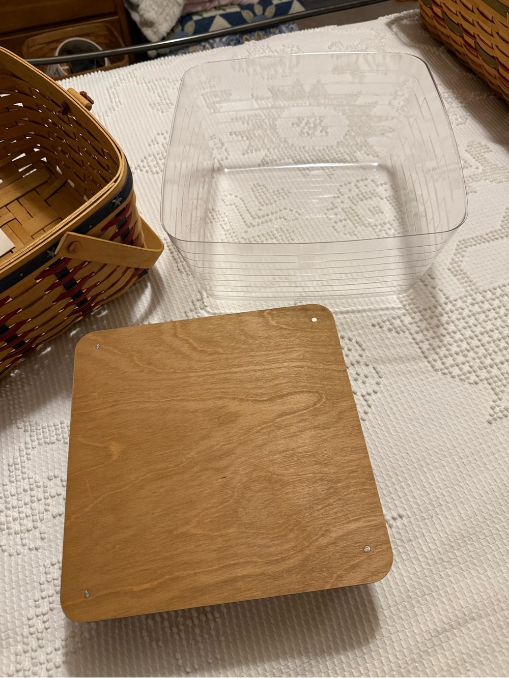 Longaberger "Proudly American" Picnic Basket, 2004. - Picture 9 of 13